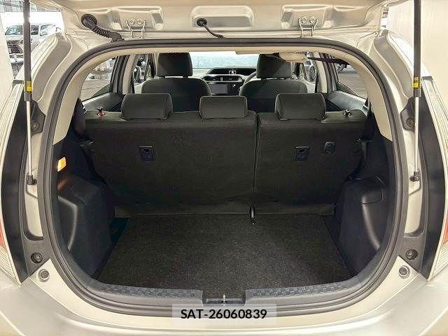 Toyota AQUA 2018-11 8072800-12