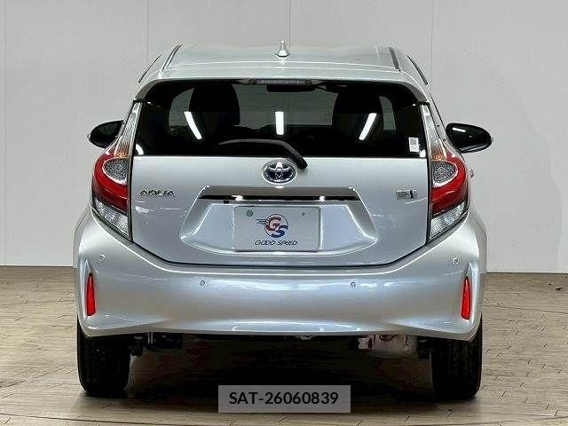 Toyota AQUA 2018-11 8072800-15