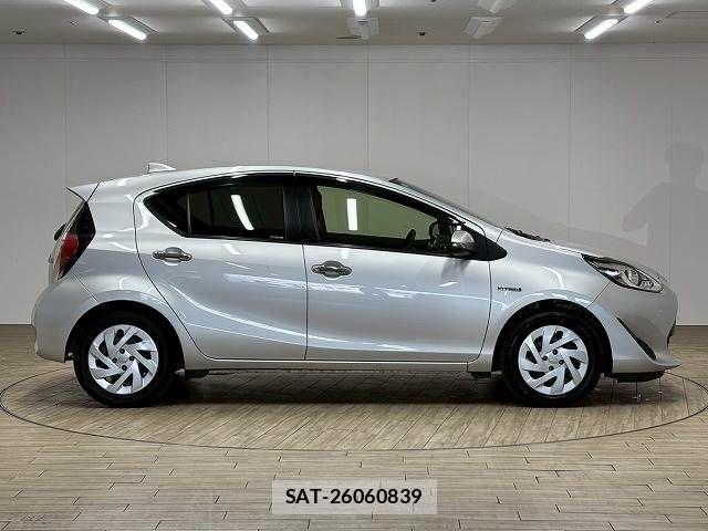 Toyota AQUA 2018-11 8072800-17