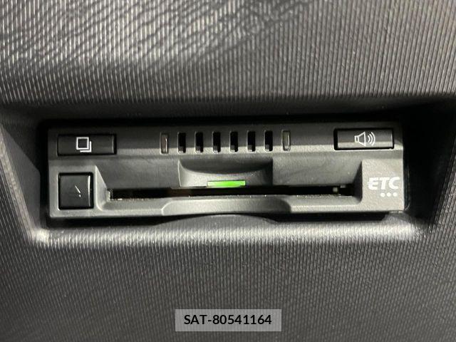 Toyota AQUA 2021-04 8072783-6