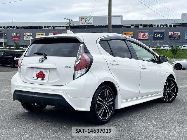 Toyota AQUA 2015-06 8072798-2