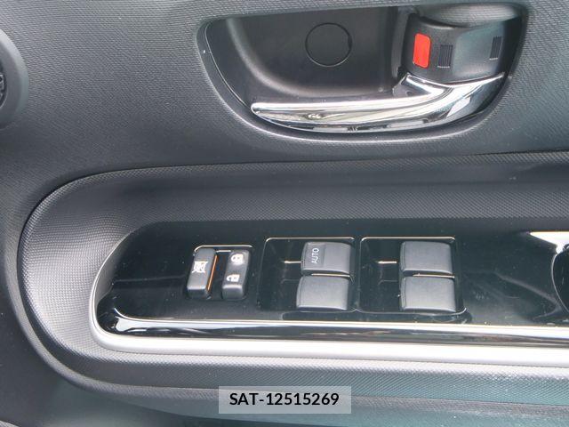 Toyota AQUA 2016-02 8072804-14
