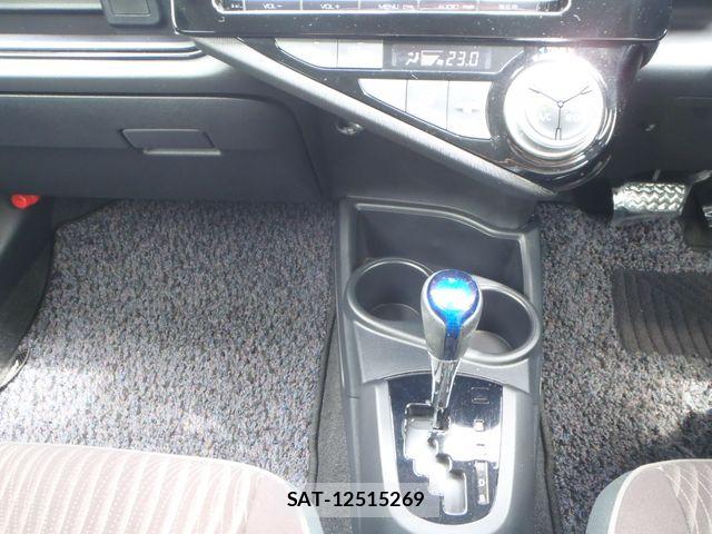 Toyota AQUA 2016-02 8072804-18