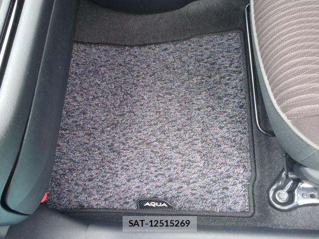 Toyota AQUA 2016-02 8072804-29