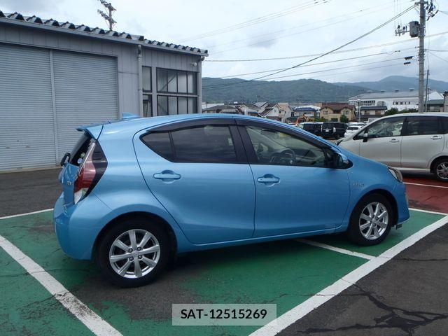 Toyota AQUA 2016-02 8072804-3