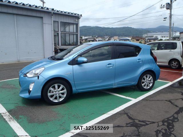 Toyota AQUA 2016-02 8072804-4