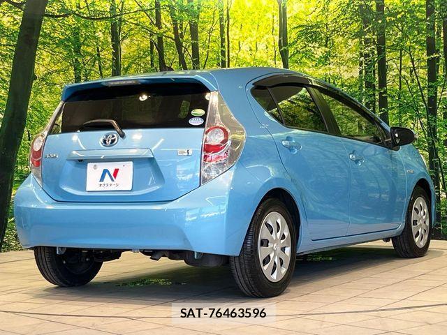Toyota AQUA 2012-03 8072818-16