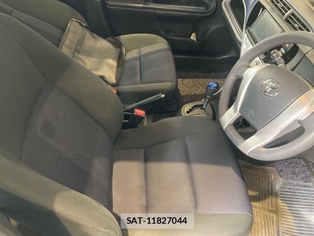 Toyota AQUA 2016-07 8072827-11