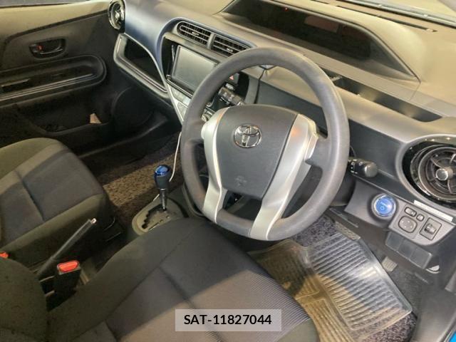 Toyota AQUA 2016-07 8072827-12