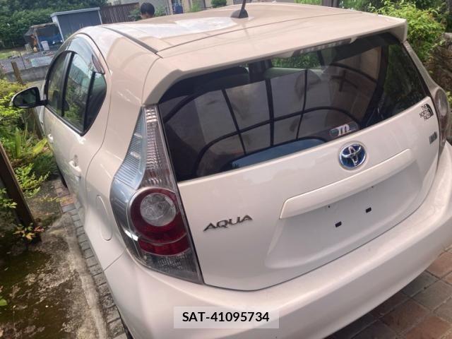 Toyota AQUA 2012-08 8072843-1