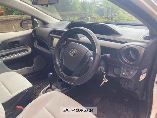 Toyota AQUA 2012-08 8072843-4