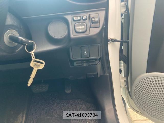 Toyota AQUA 2012-08 8072843-7