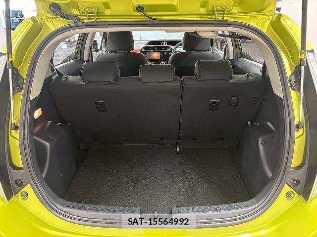 Toyota AQUA 2018-08 8072805-12