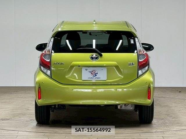 Toyota AQUA 2018-08 8072805-15
