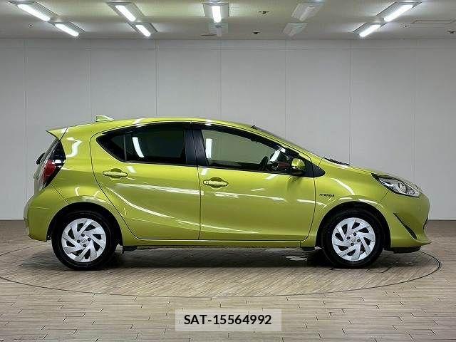Toyota AQUA 2018-08 8072805-17