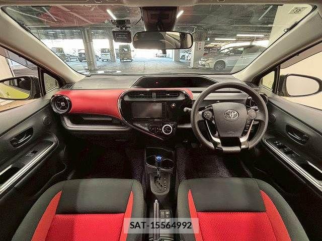 Toyota AQUA 2018-08 8072805-1