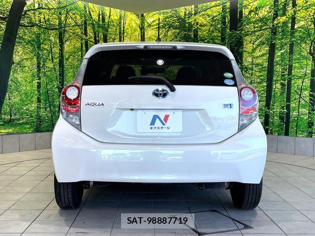 Toyota AQUA 2013-06 8072825-14