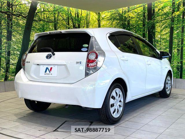 Toyota AQUA 2013-06 8072825-16