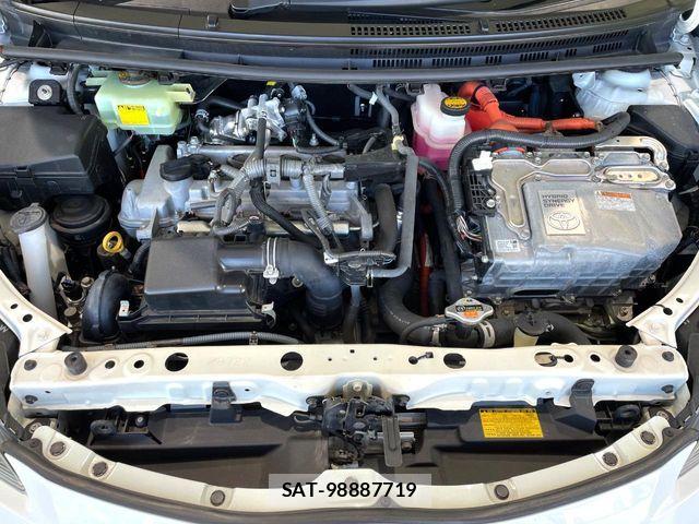 Toyota AQUA 2013-06 8072825-17