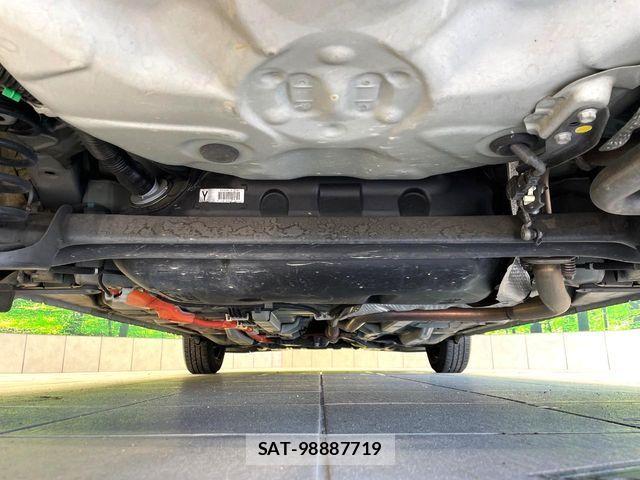 Toyota AQUA 2013-06 8072825-18
