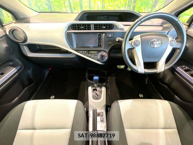Toyota AQUA 2013-06 8072825-1