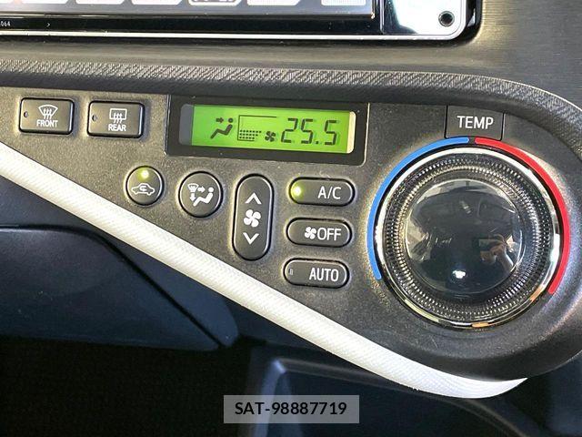Toyota AQUA 2013-06 8072825-5