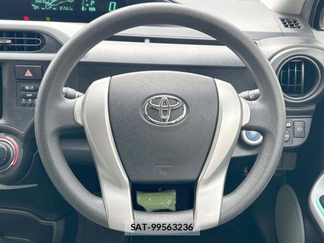 Toyota AQUA 2013-02 8072544-10