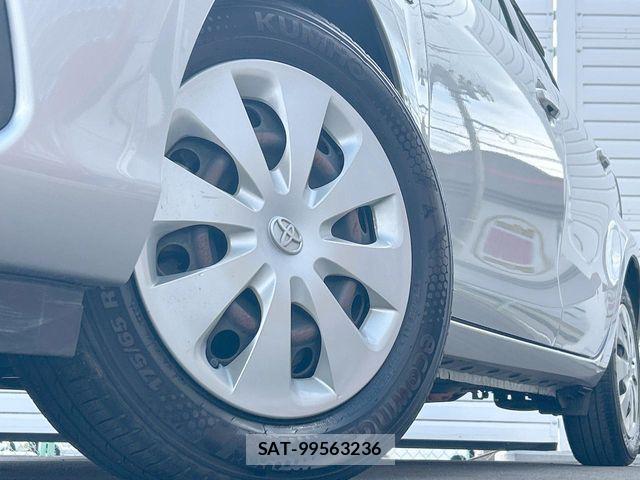 Toyota AQUA 2013-02 8072544-12