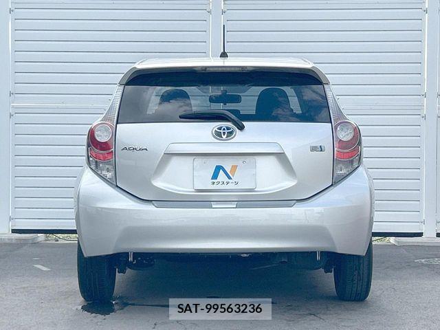 Toyota AQUA 2013-02 8072544-14