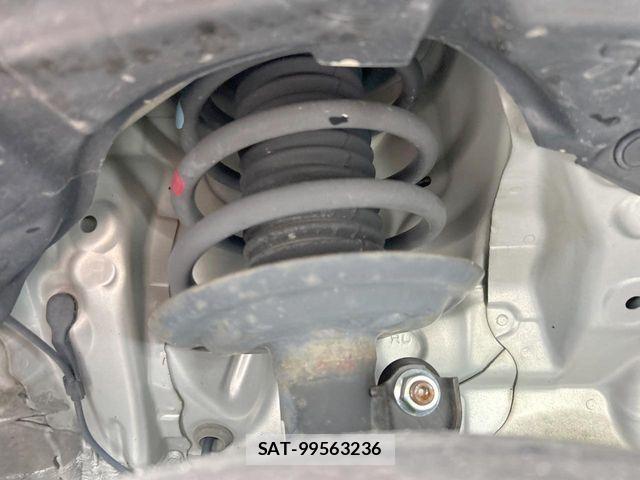 Toyota AQUA 2013-02 8072544-19