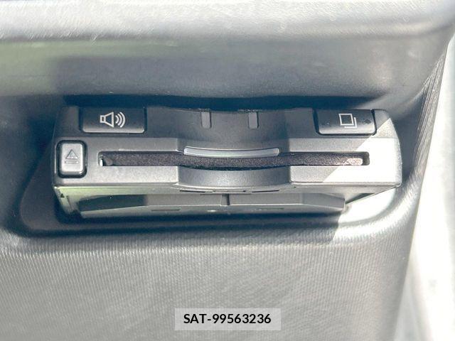 Toyota AQUA 2013-02 8072544-3