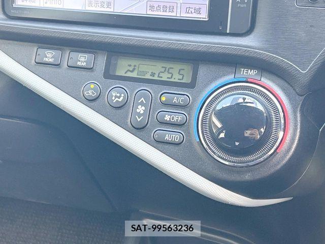 Toyota AQUA 2013-02 8072544-4