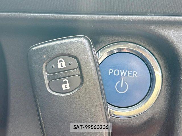 Toyota AQUA 2013-02 8072544-5