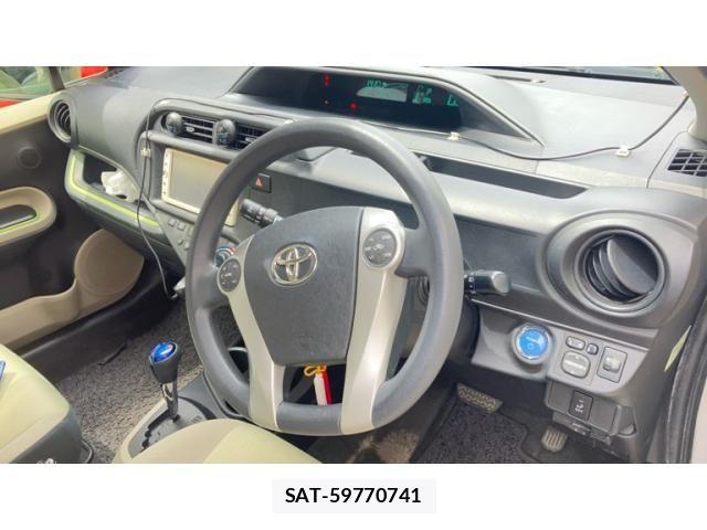 Toyota AQUA 2012-03 8072844-10