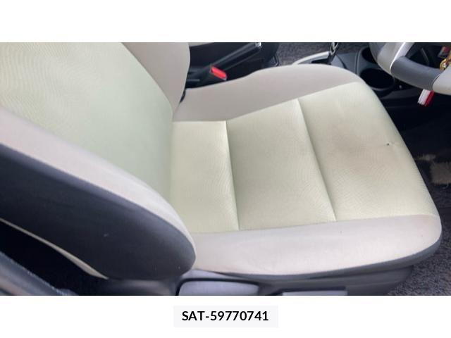 Toyota AQUA 2012-03 8072844-11