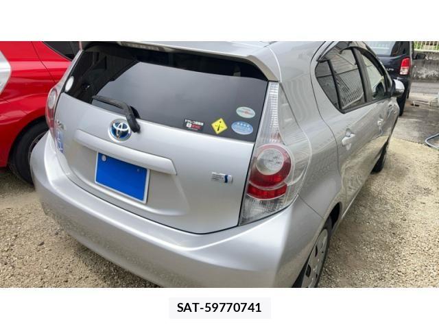 Toyota AQUA 2012-03 8072844-5