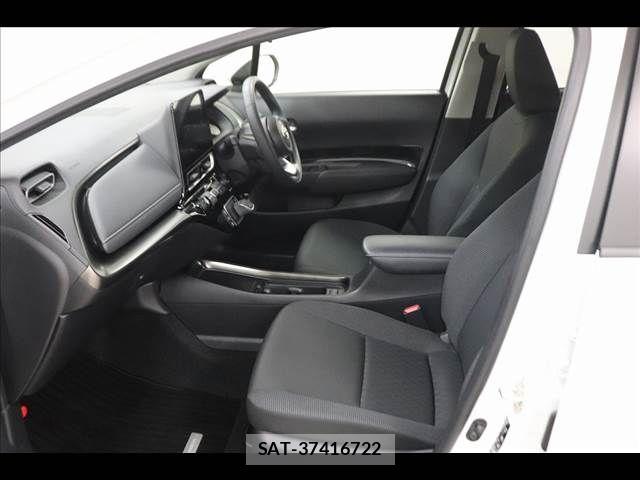 Toyota AQUA 2023-11 8072782-11