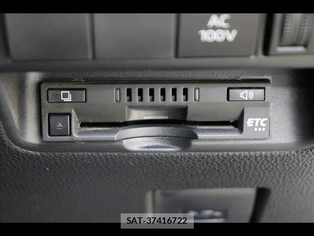 Toyota AQUA 2023-11 8072782-5