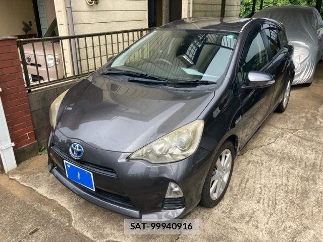 Toyota AQUA 2013-08 8072841-0