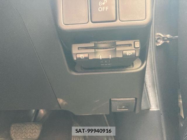 Toyota AQUA 2013-08 8072841-11