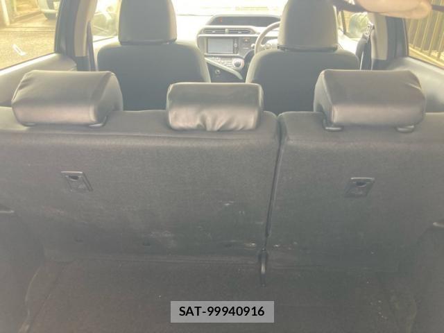 Toyota AQUA 2013-08 8072841-15