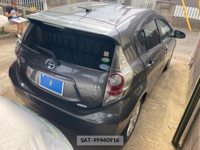 Toyota AQUA 2013-08 8072841-2