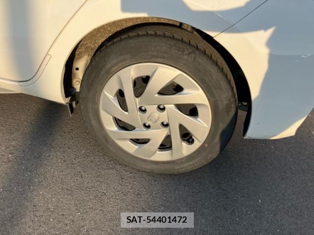 Toyota AQUA 2018-06 8072815-10
