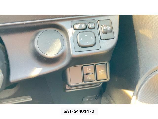 Toyota AQUA 2018-06 8072815-15