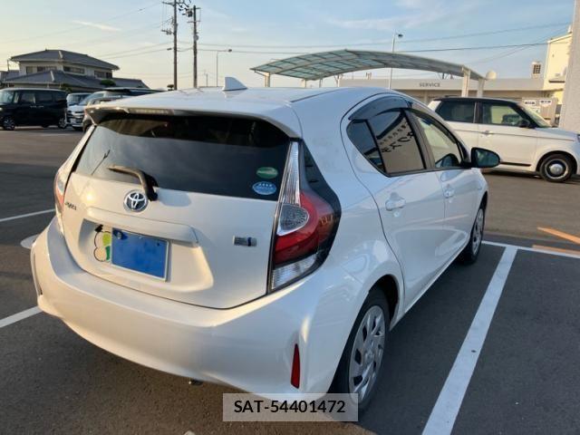 Toyota AQUA 2018-06 8072815-3