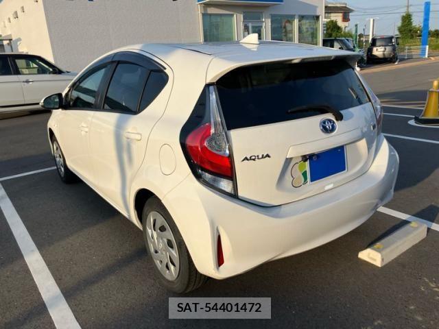 Toyota AQUA 2018-06 8072815-4