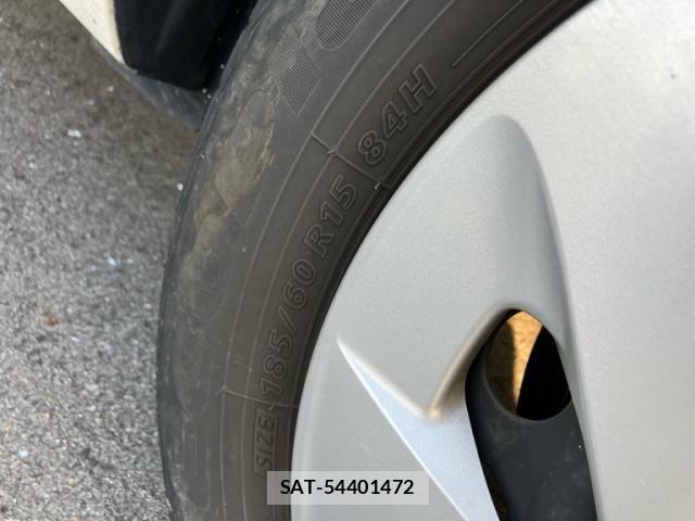 Toyota AQUA 2018-06 8072815-8