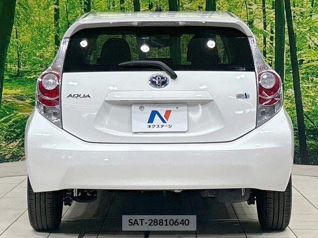 Toyota AQUA 2013-01 8072808-14