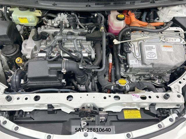 Toyota AQUA 2013-01 8072808-17