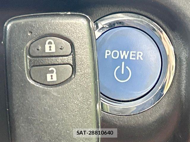 Toyota AQUA 2013-01 8072808-4